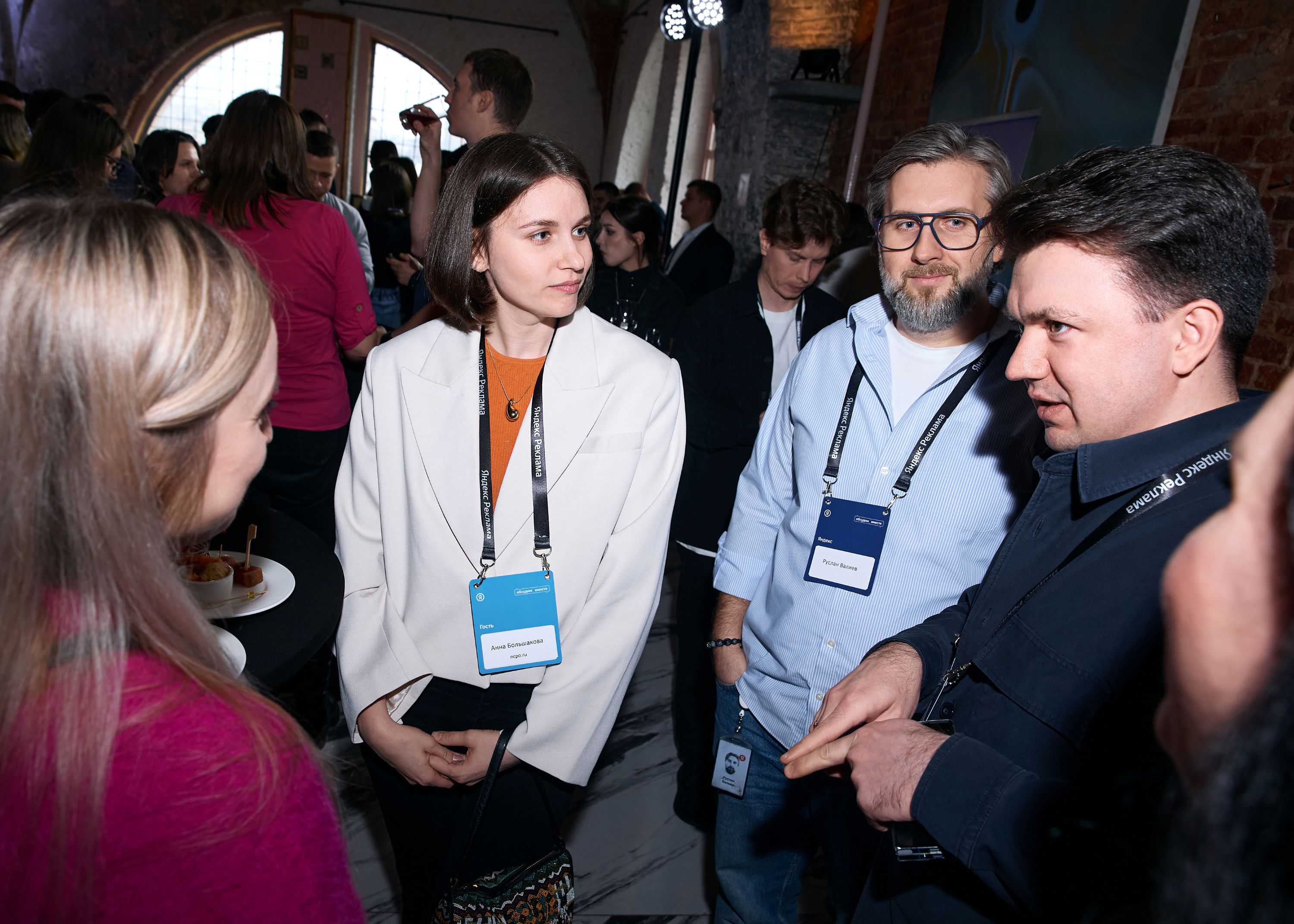 Генеральный директор УЦ-ПРО Алексей Крупкин знакомится с маркетологами конкурента НЦПО