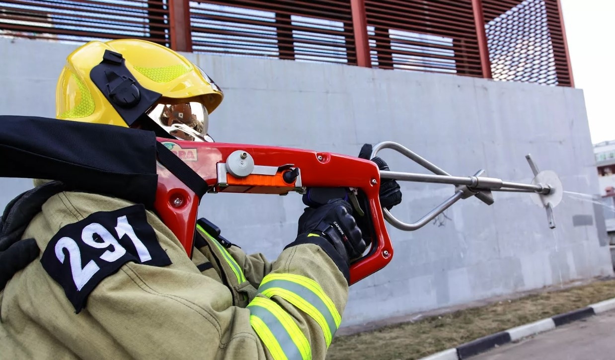 Применения мобильного комплекса (МК 3308) и использование системы пожаротушения с гидроабразивной резки «Кобра»